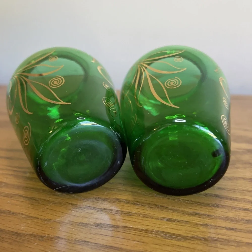 2 Vintage Anchor Hocking  Emerald Green & Gold‎  Swirls Small Glass Vases